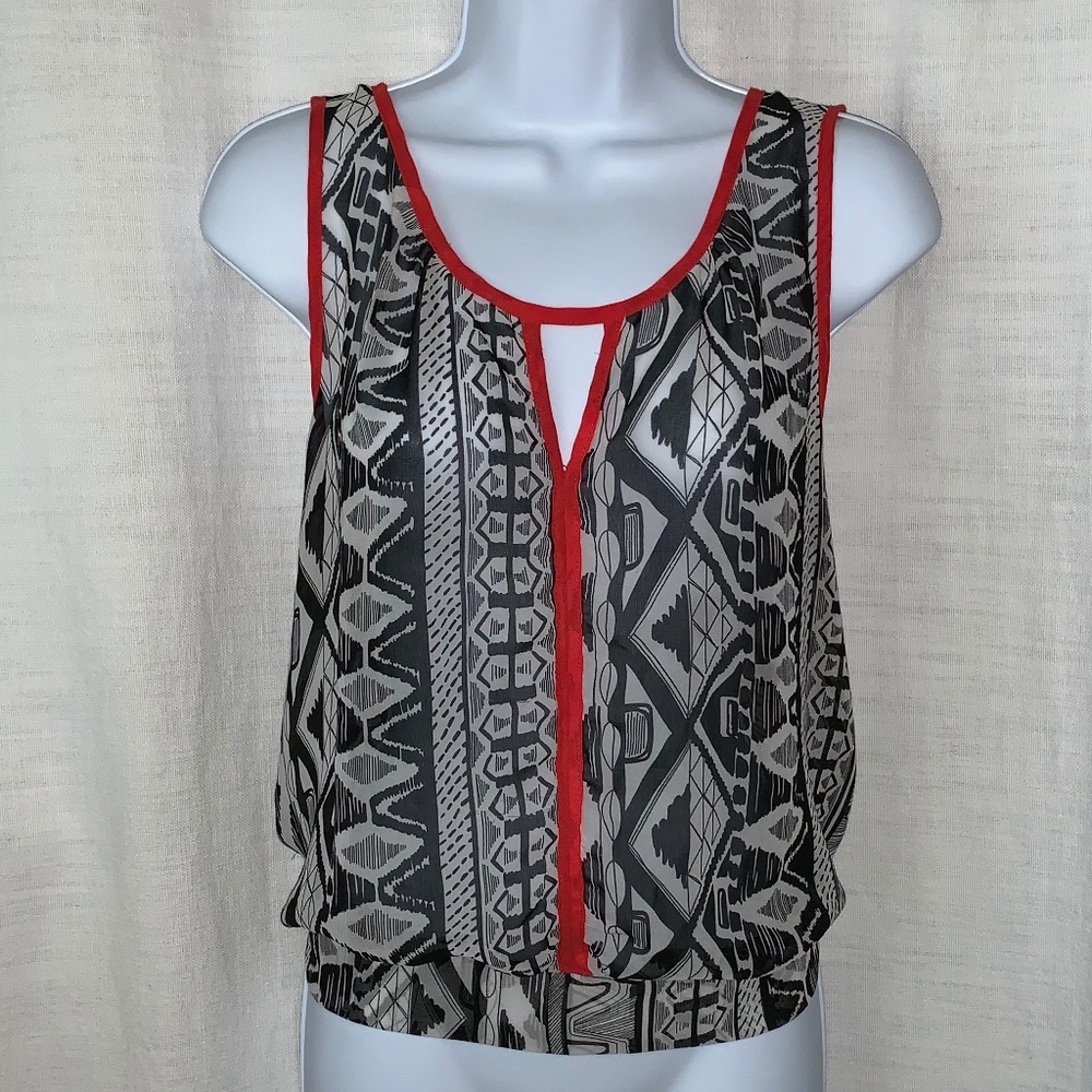 EUC -Beautiful ROOMMATES Slit Back w/Tie Waist Top